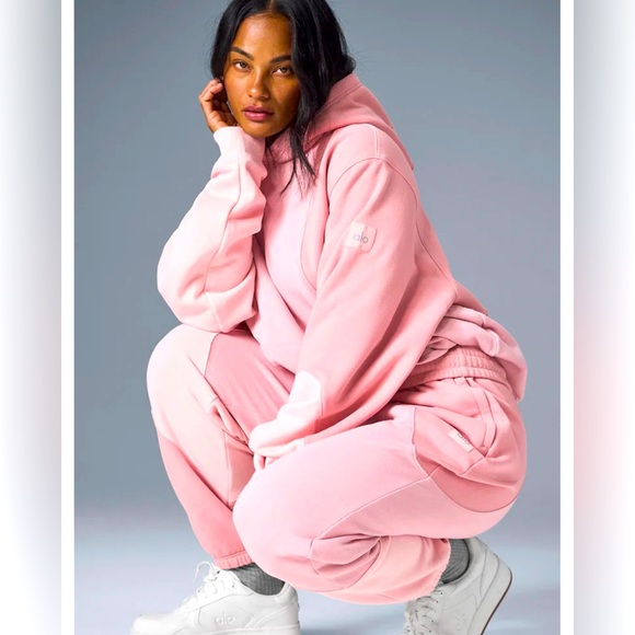 ALO Yoga Make Waves Hoodie/ Unisex style Designed for a boxy, oversized look - Picture 3 of 4